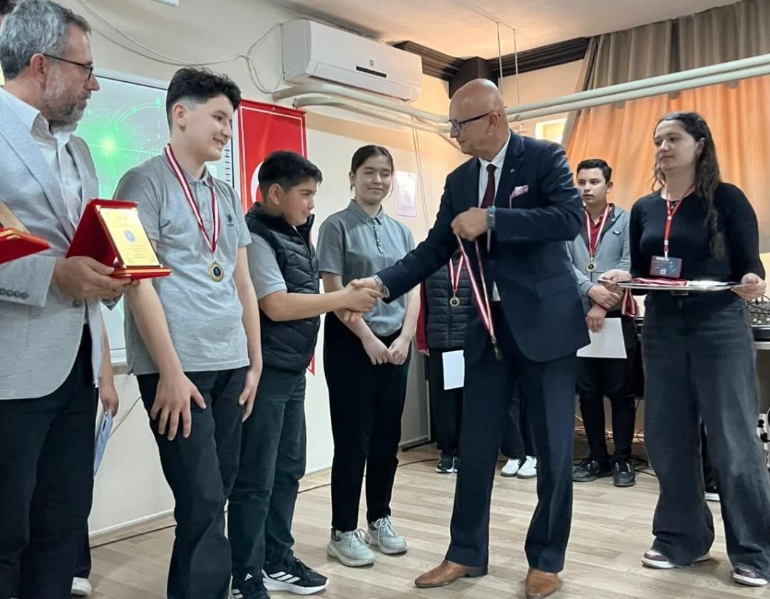 Yenipazar’da ortaokullar arası matematik olimpiyatı tamamlandı
