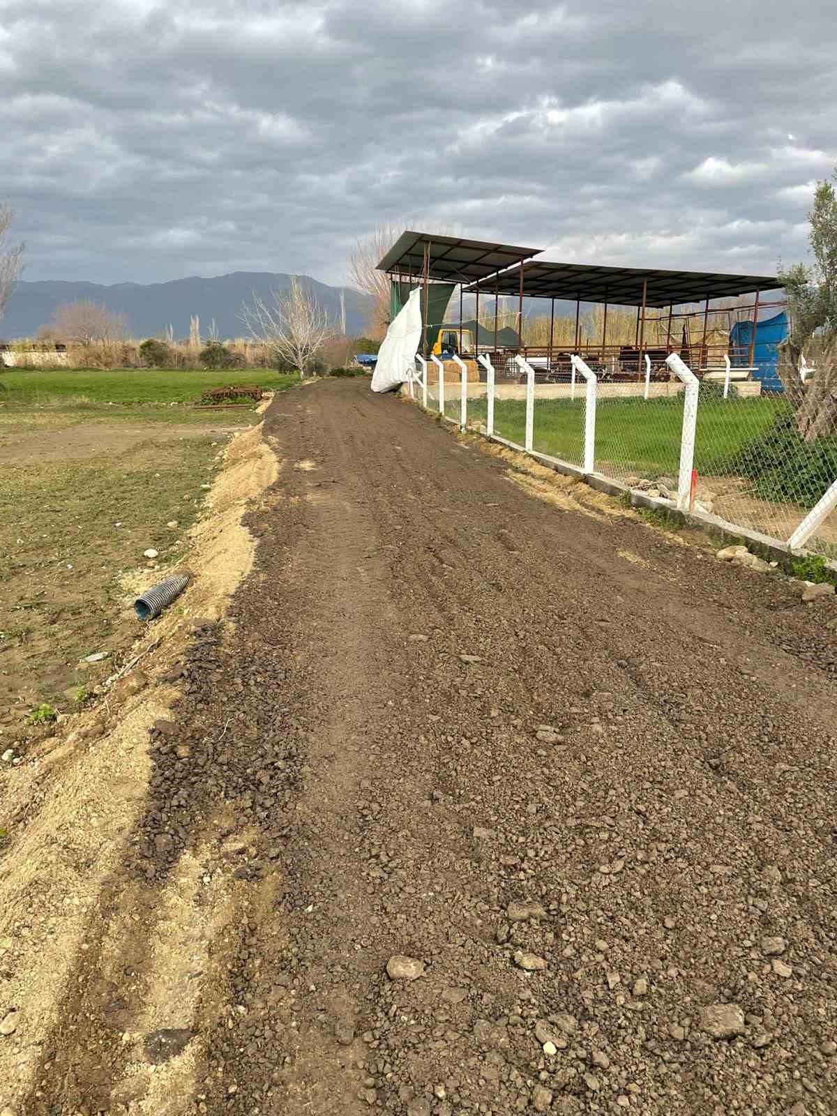 Yenipazar’da tarla, bahçe ve ahır yolları yenileniyor
