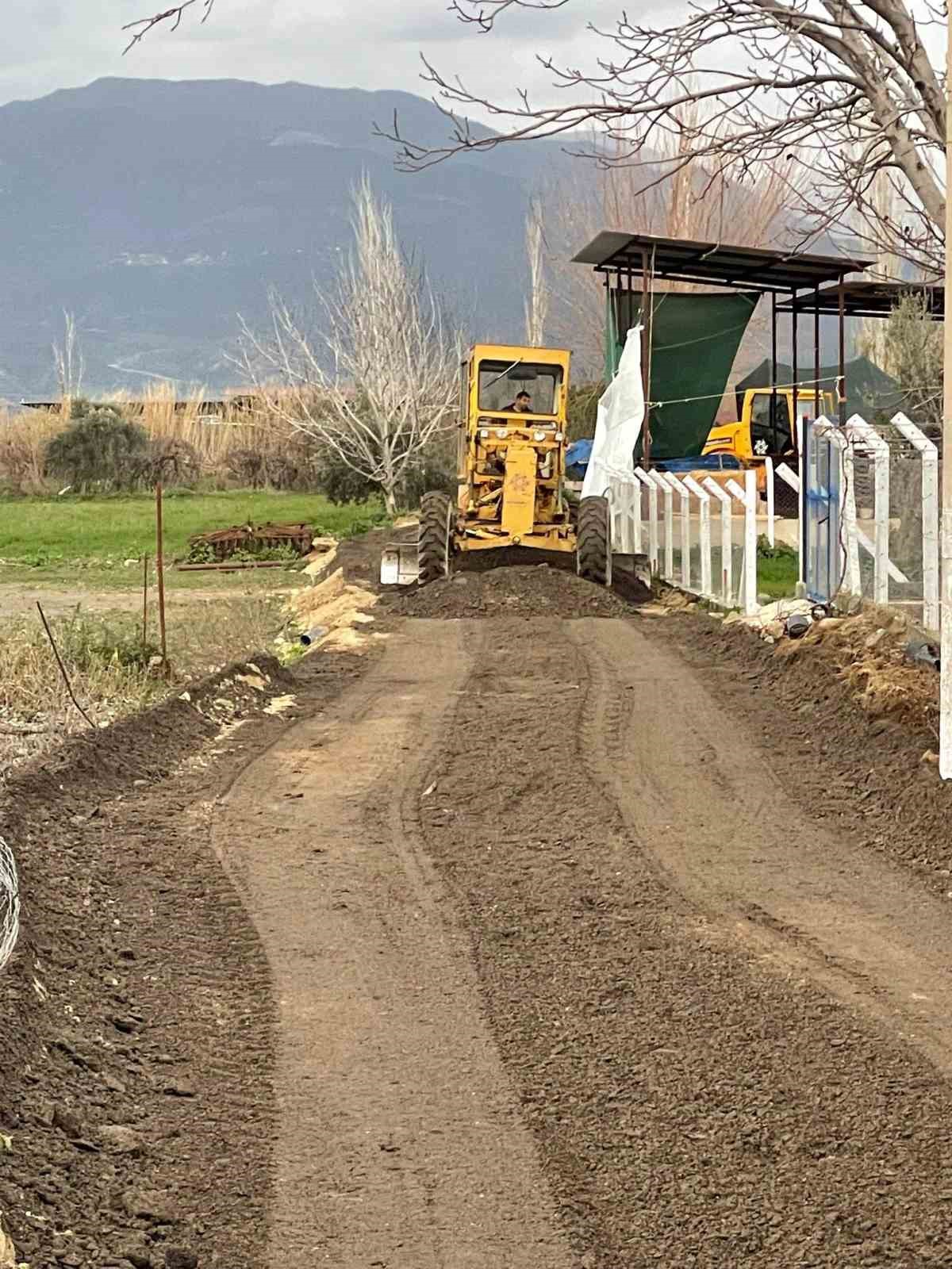 Yenipazar’da tarla, bahçe ve ahır yolları yenileniyor
