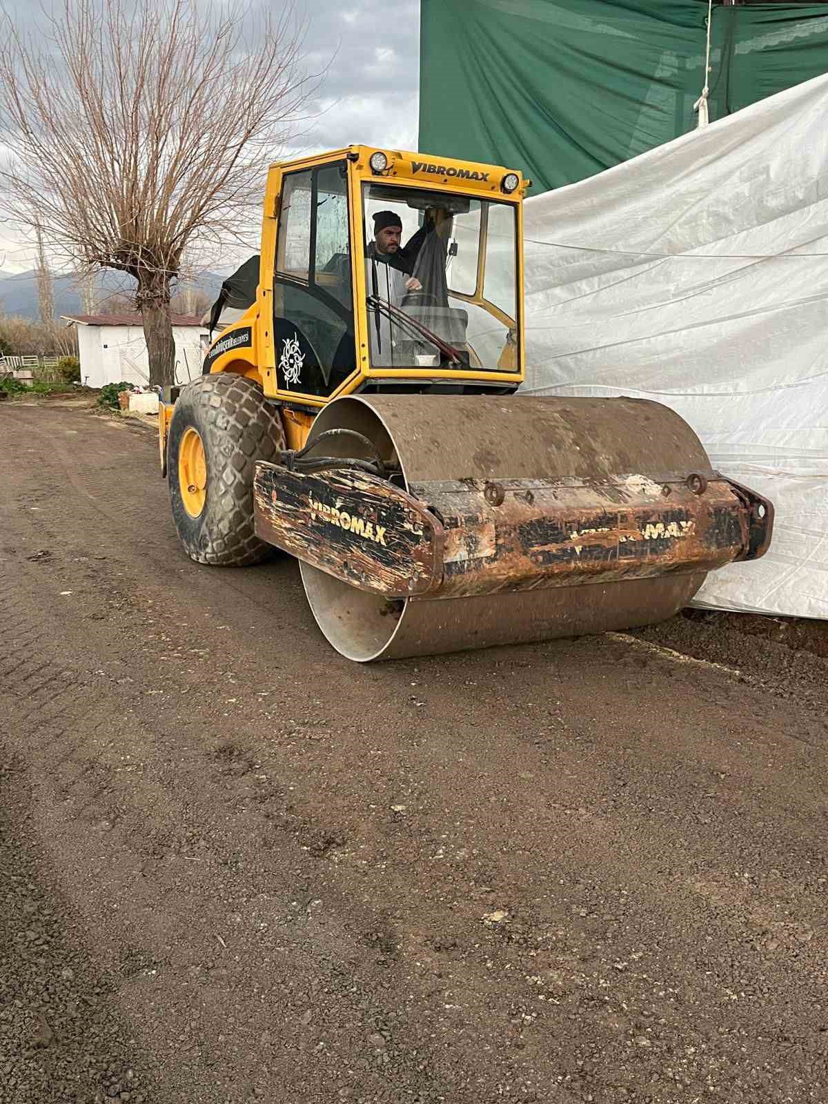 Yenipazar’da tarla, bahçe ve ahır yolları yenileniyor
