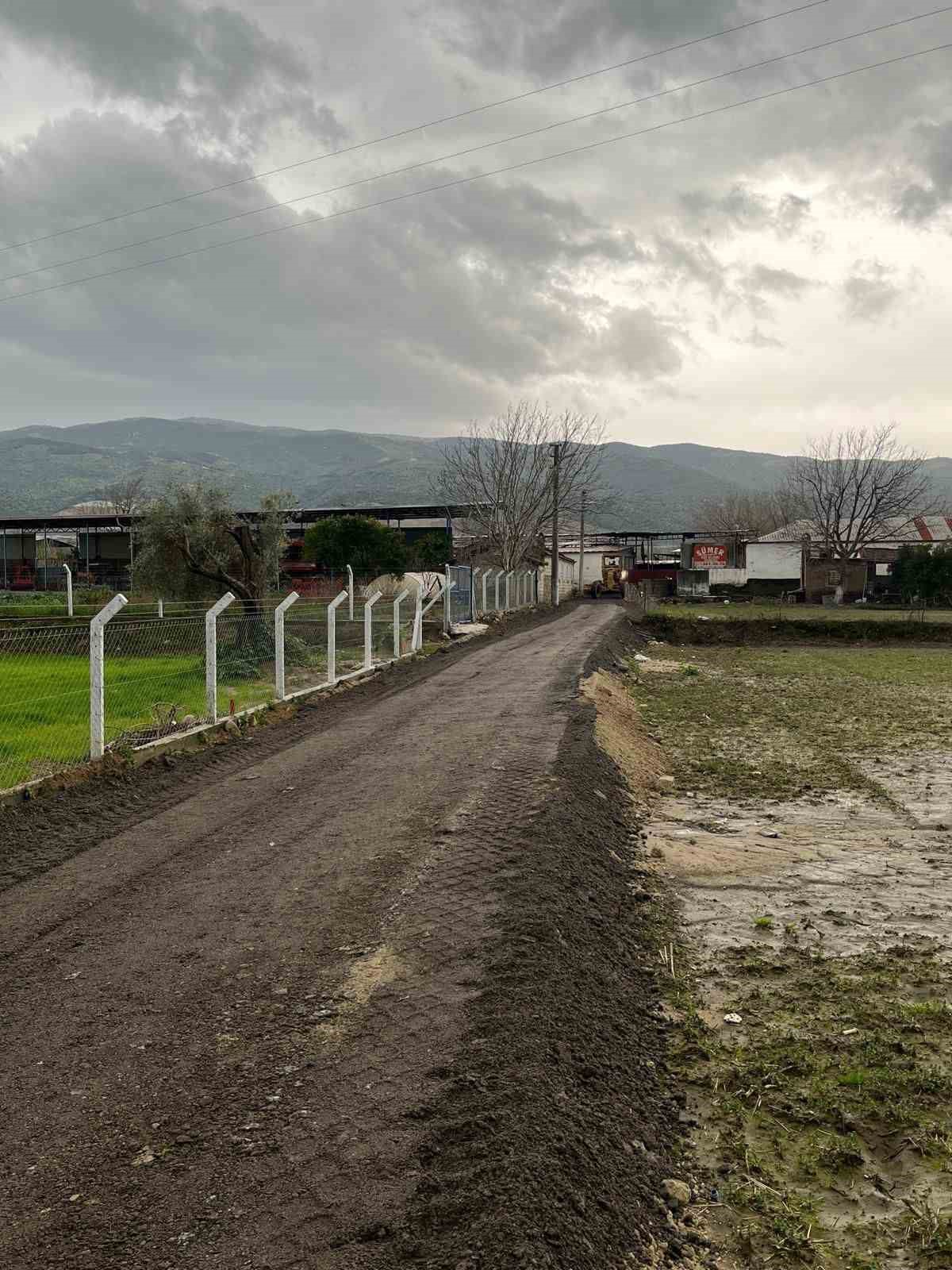 Yenipazar’da tarla, bahçe ve ahır yolları yenileniyor
