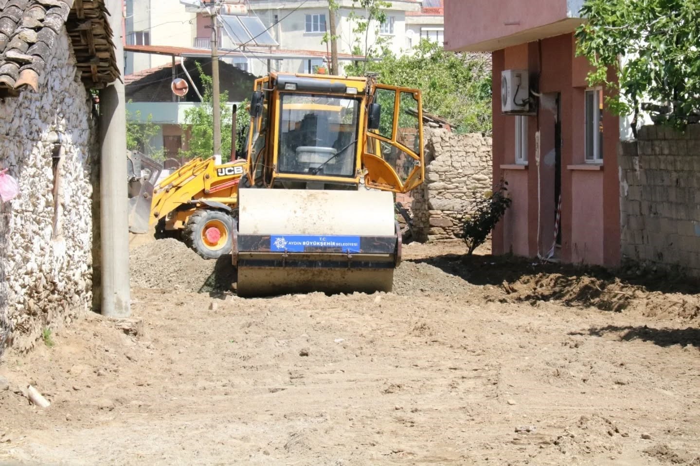 Yenipazar’da üstyapı atağı: Parke taşları yenileniyor
