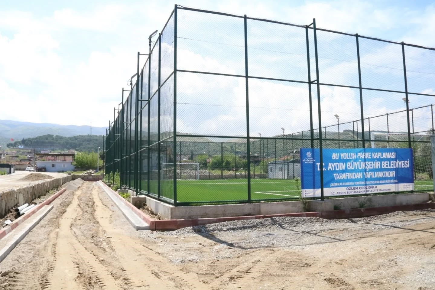 Yenipazar’da üstyapı atağı: Parke taşları yenileniyor
