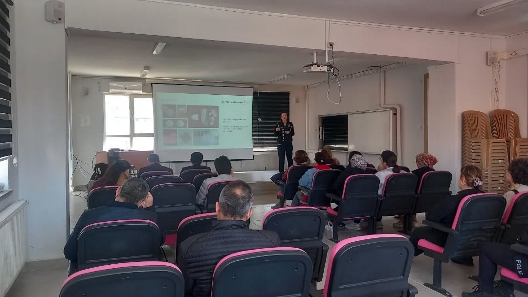 Yenipazar’da veliler bağımlılıkla mücadele konusunda bilgilendirildi
