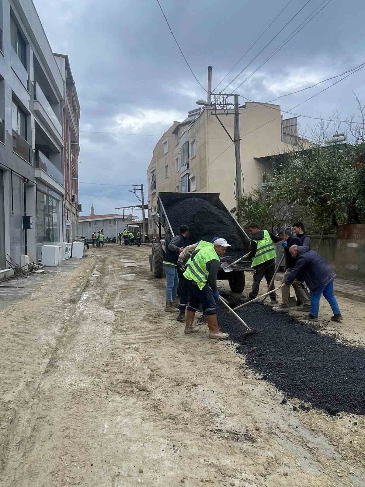 Yenipazar’da yağış sonrası yol bakım ve parke çalışmaları sürüyor
