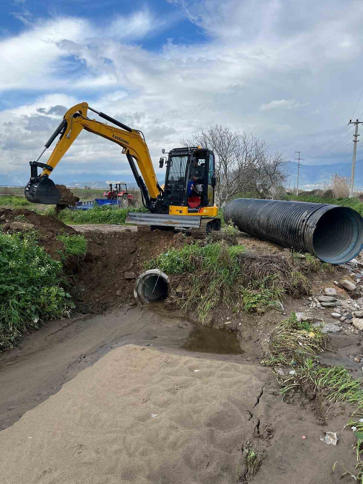 Yenipazar’da yağış sonrası yol bakım ve parke çalışmaları sürüyor
