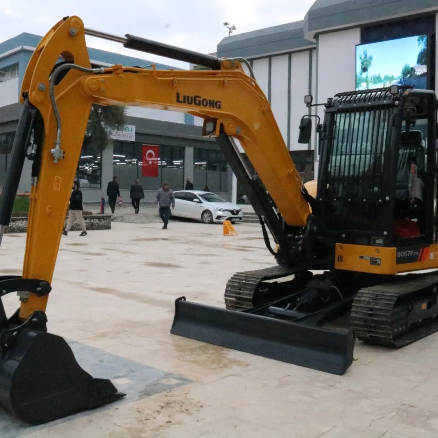 Yenipazar’ın araç filosu güçlenmeye devam ediyor
