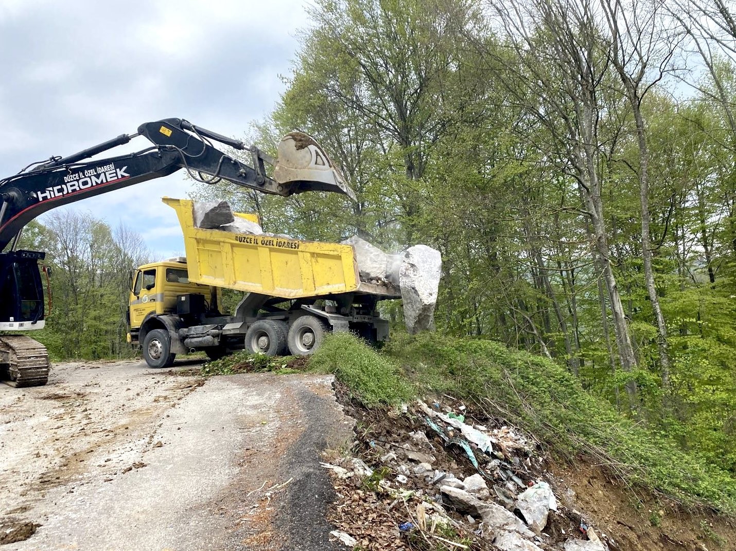 Yenitepe’de heyelan alarmı, stabilizasyon çalışmaları başlatıldı
