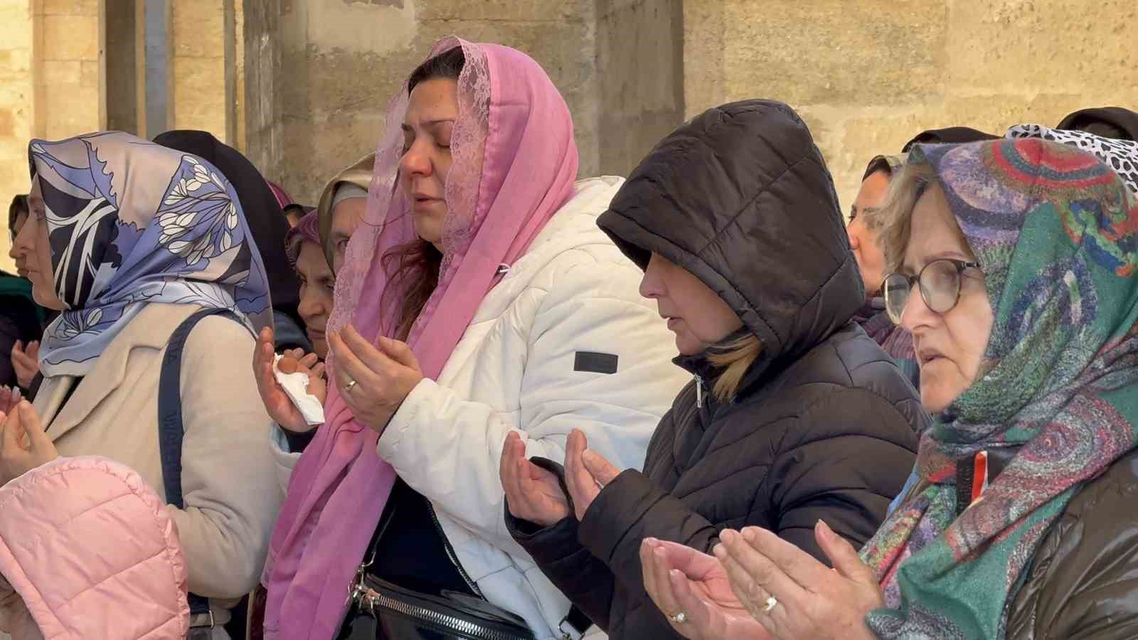 Yerde can çekişirken bakıp geçtiler, hayatını kaybetti
