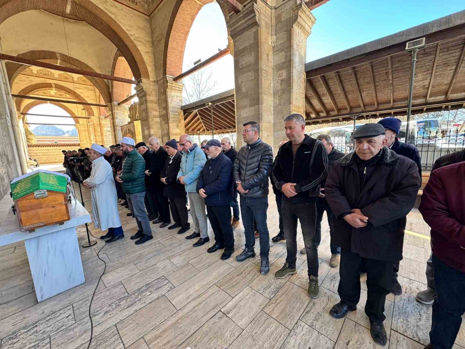 Yerde can çekişirken bakıp geçtiler, hayatını kaybetti
