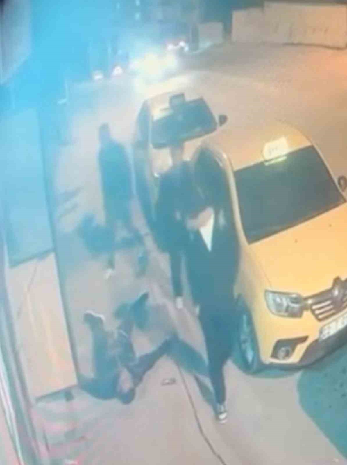 Yerde can çekişirken bakıp geçtiler, hayatını kaybetti
