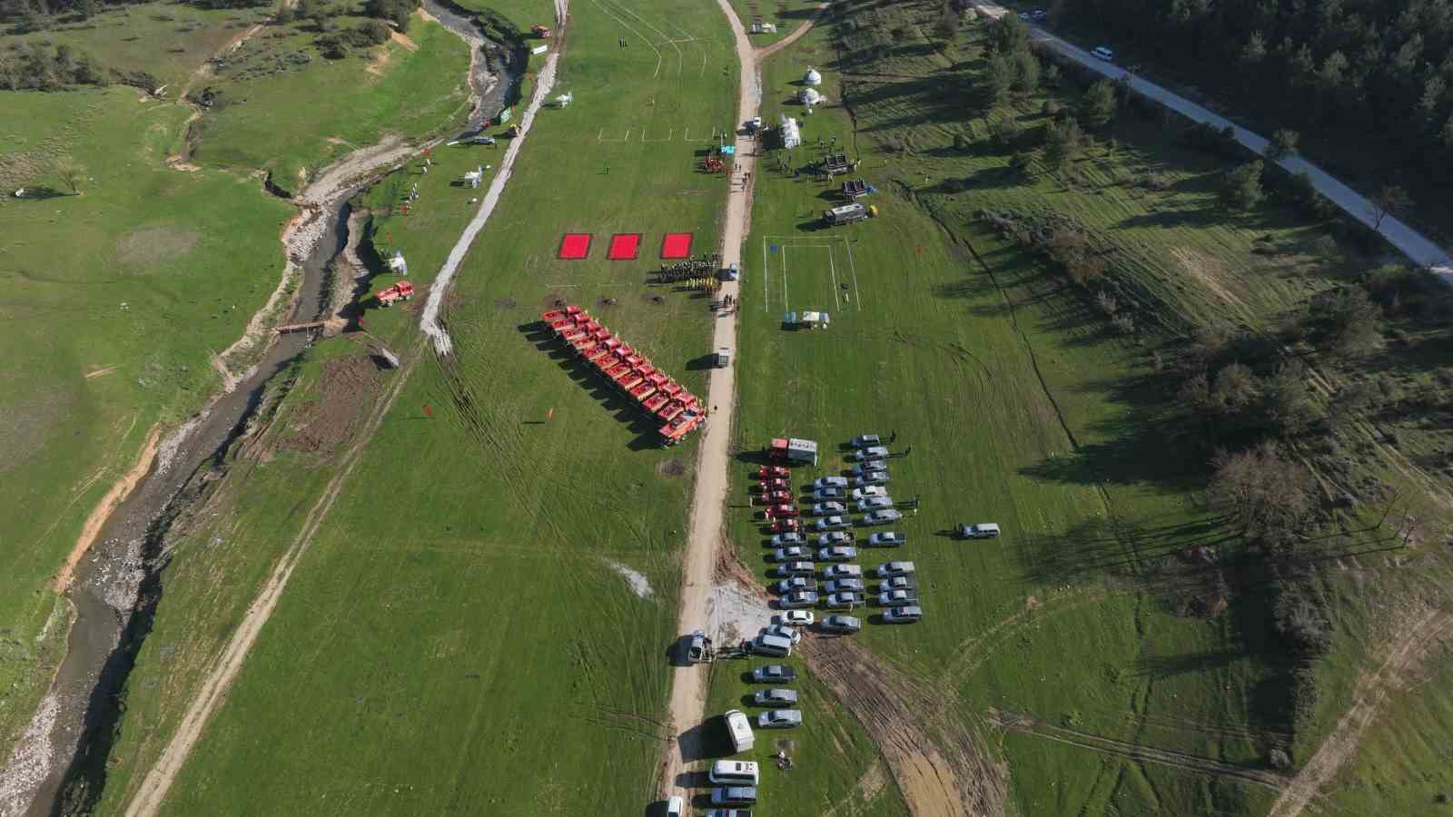 Yeşil vatan neferleri, bu sefer söndürmek için değil yarışmak için ter döktü
Yeşil vatan neferleri, bu sefer söndürmek için değil yarışmak için ter döktü