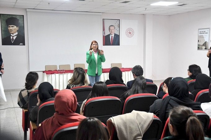 Yeşilay Eskişehir’de "Bağımlılıkla Mücadele" semineri yaptı
