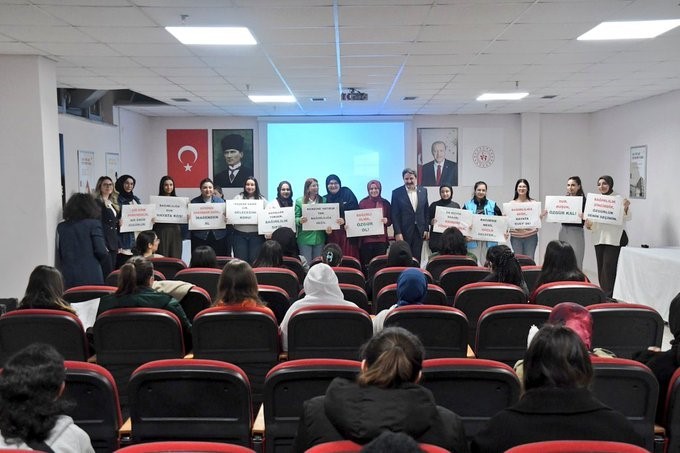 Yeşilay Eskişehir’de "Bağımlılıkla Mücadele" semineri yaptı
