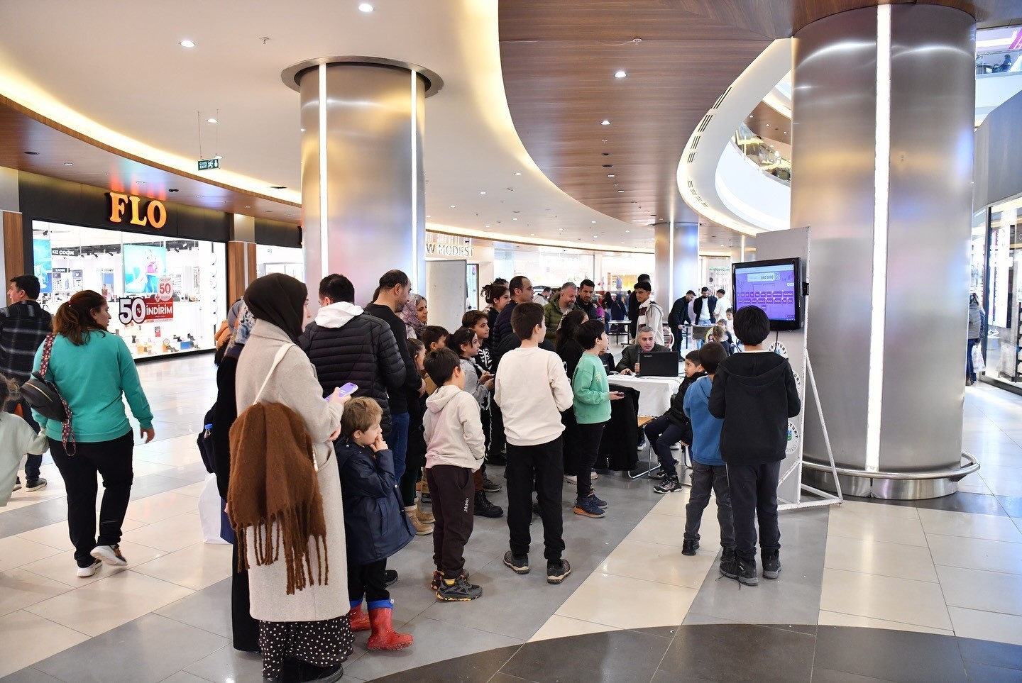 Yeşilyurt Belediyesi geleneksel AVM sömestr spor şenliği başlattı
Yeşilyurt Belediyesi geleneksel AVM sömestr spor şenliği başlattı