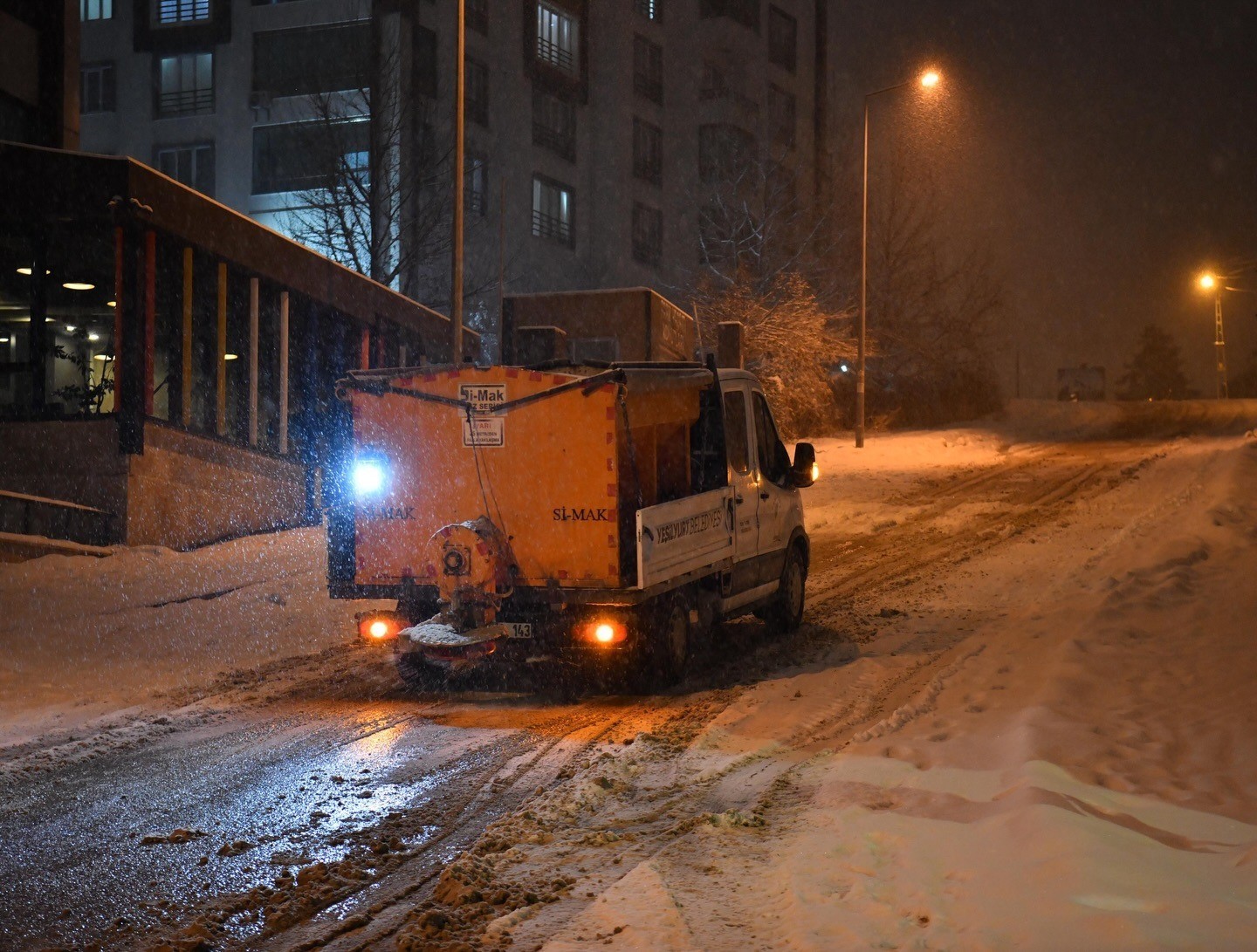 Yeşilyurt Belediyesi karla mücadelede 7/24 sahada!
