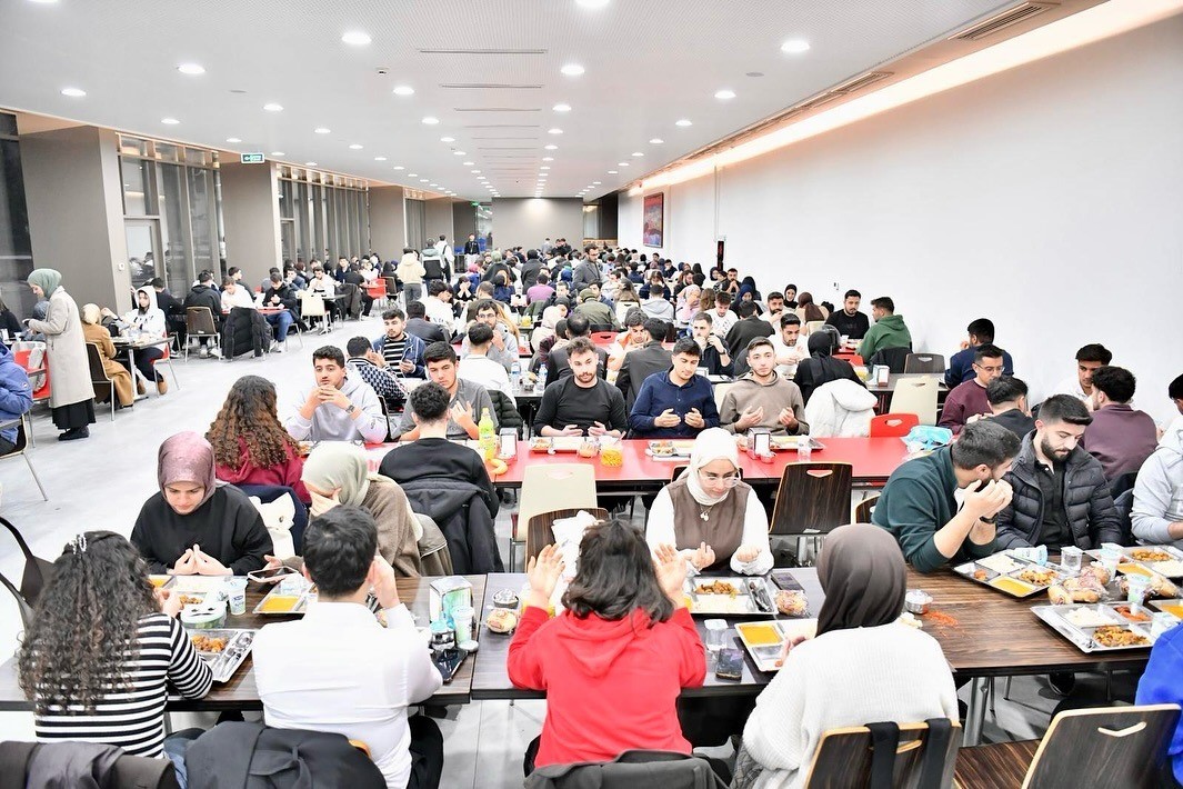 Yeşilyurt Belediyesi’nden İnönü Üniversitesi Yaşam Merkezi’nde gönül sofrası
Yeşilyurt Belediyesi’nden İnönü Üniversitesi Yaşam Merkezi’nde gönül sofrası