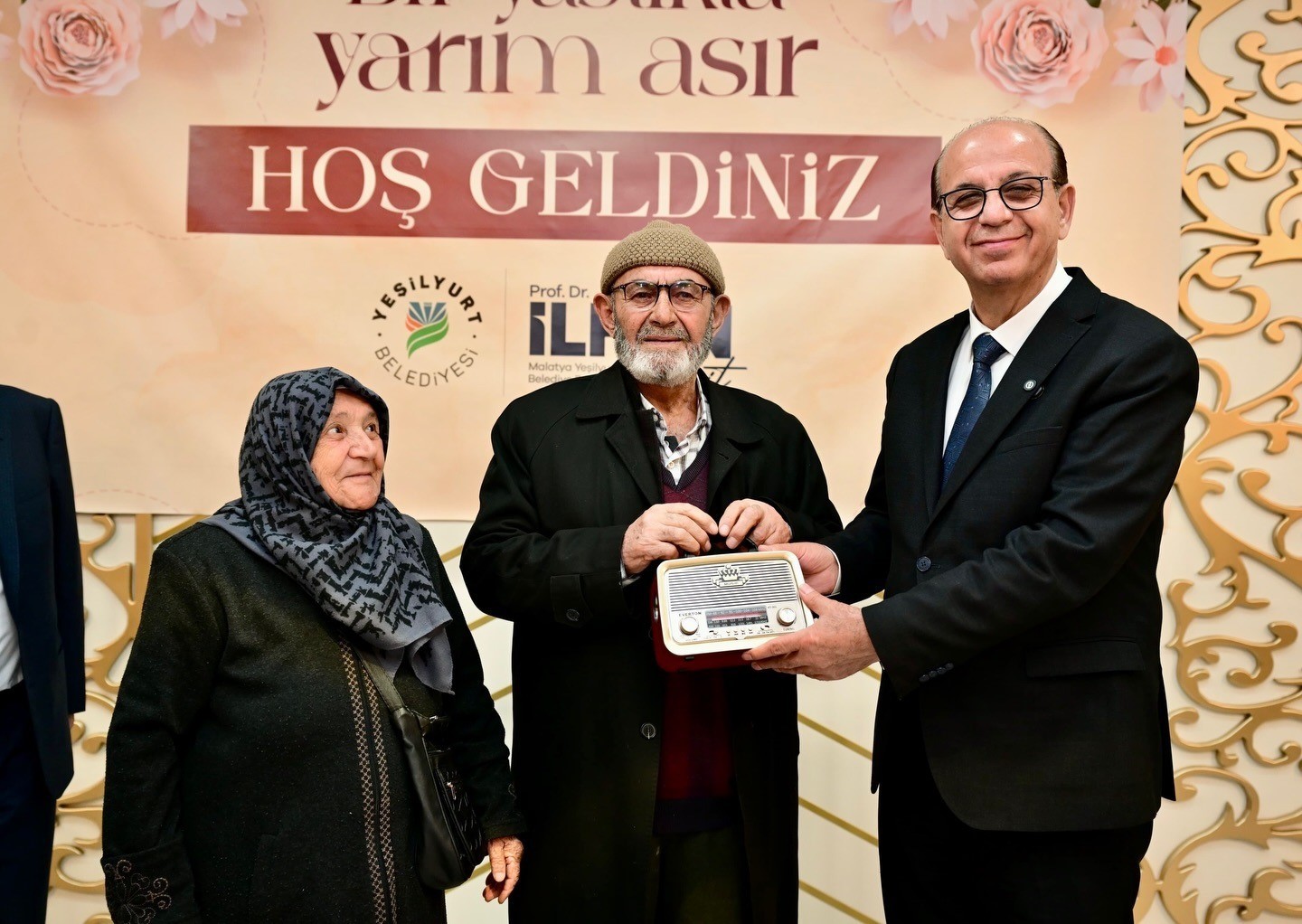 Yeşilyurt’ta ‘Bir Yastıkta Yarım Asır’ özel programında duygusal anlar yaşandı
Yeşilyurt’ta ‘Bir Yastıkta Yarım Asır’ özel programında duygusal anlar yaşandı