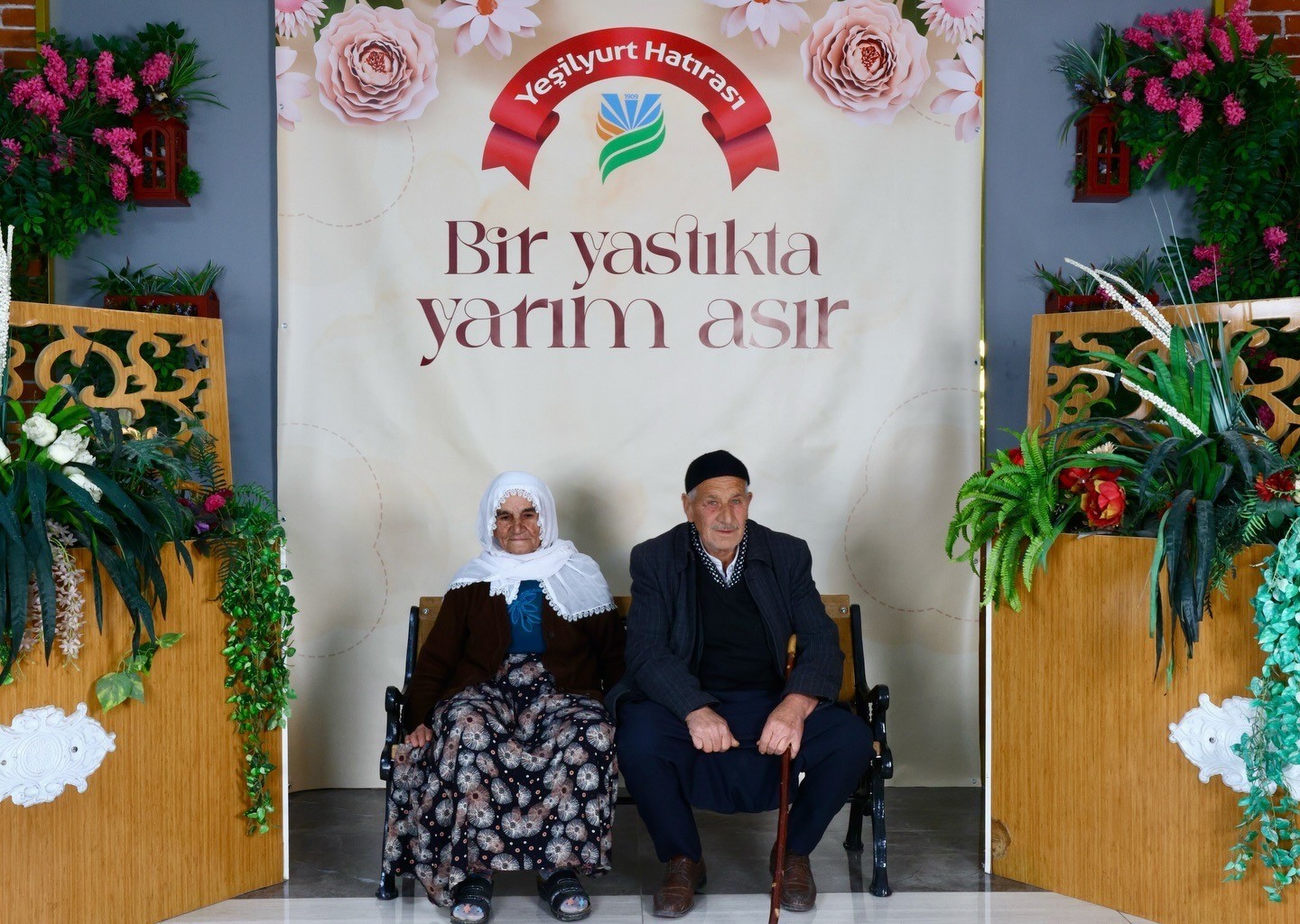 Yeşilyurt’ta ‘Bir Yastıkta Yarım Asır’ özel programında duygusal anlar yaşandı
Yeşilyurt’ta ‘Bir Yastıkta Yarım Asır’ özel programında duygusal anlar yaşandı