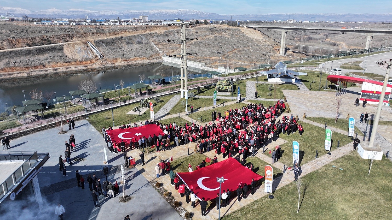 Yeşilyurt’ta "Tek Bayrak, Tek Vatan" Gençlik bayrak yürüyüşü
