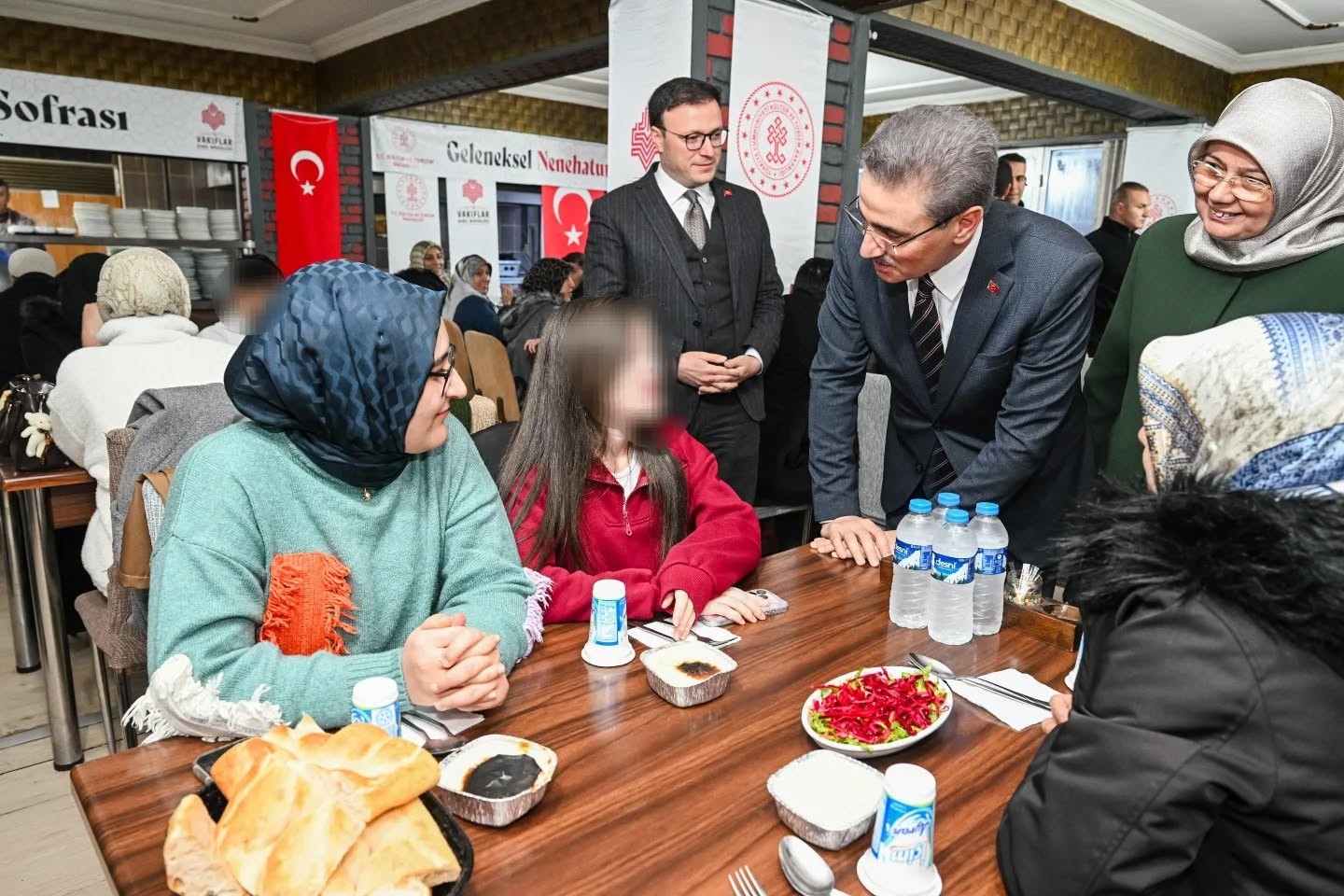 Yetim çocuklarla iftar yaptılar
