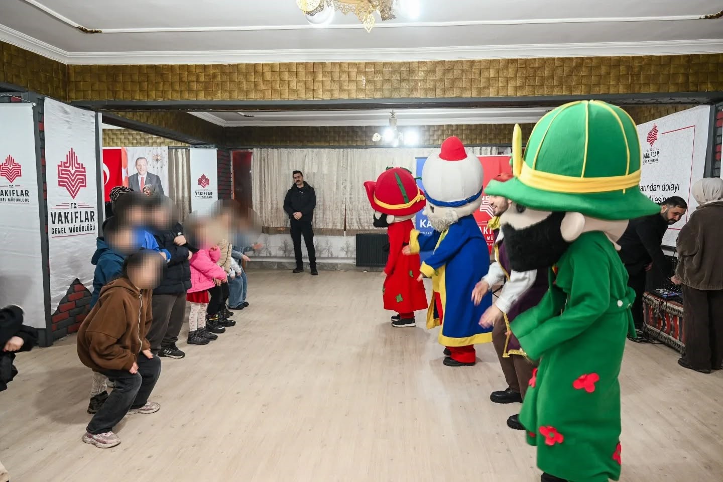 Yetim çocuklarla iftar yaptılar
