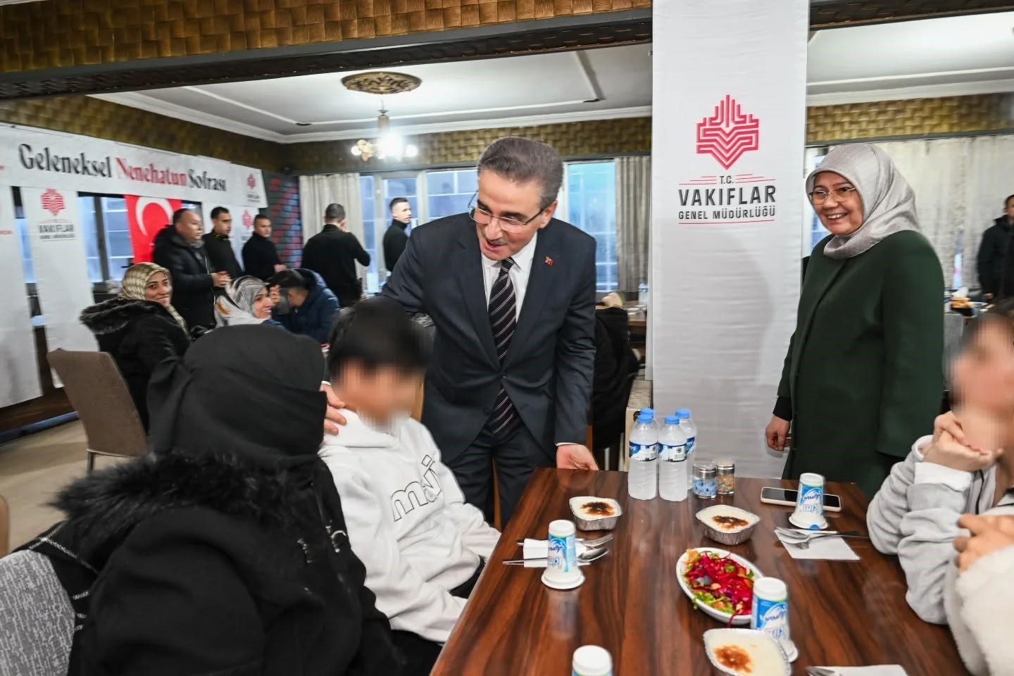 Yetim çocuklarla iftar yaptılar
