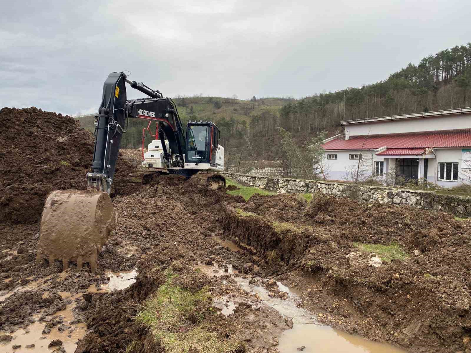 Yığılca ilçe stadında tribün çalışması devam ediyor
