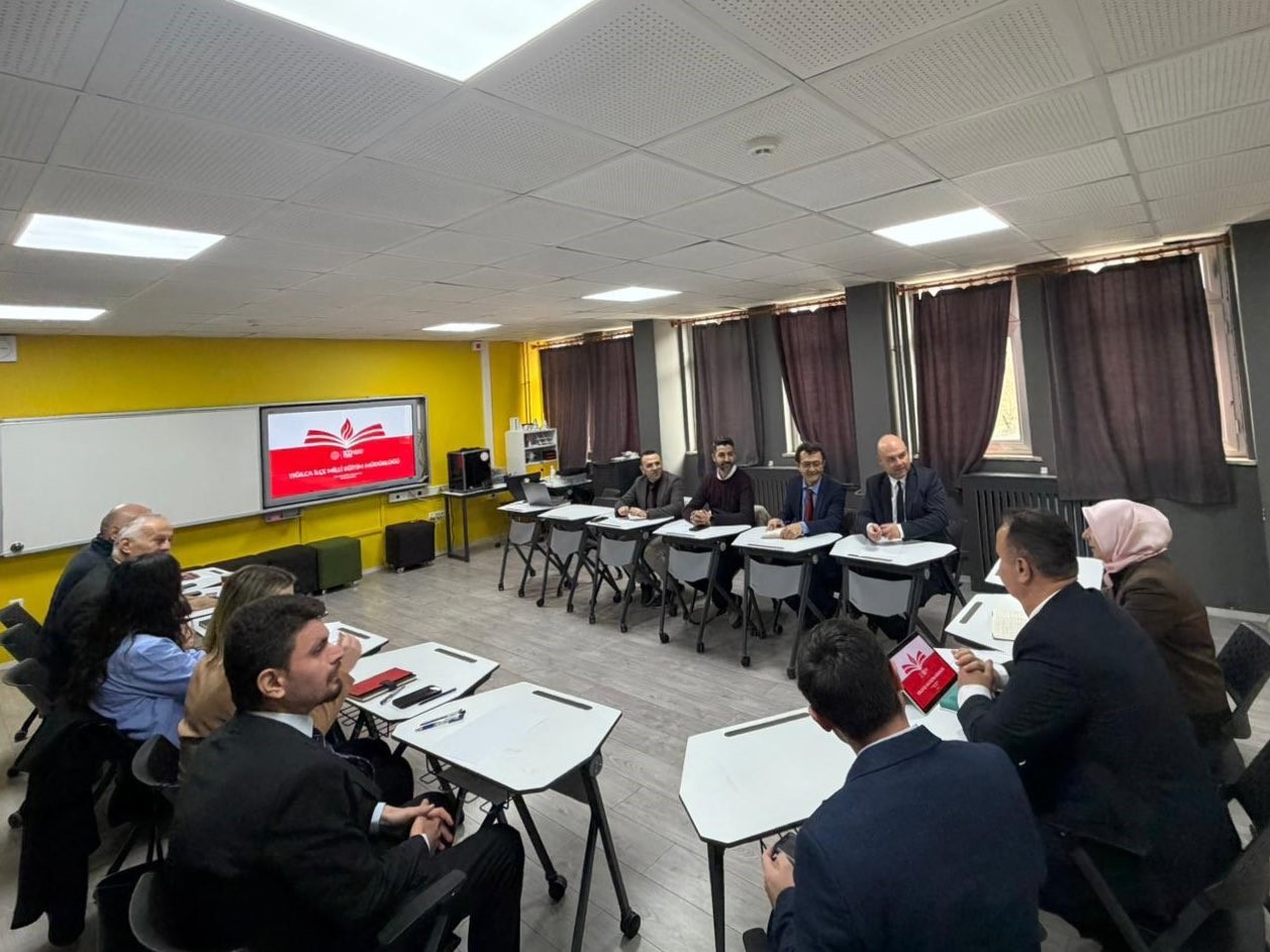 Yığılca’da eğitim yöneticileriyle istişare toplantısı
Yığılca’da eğitim yöneticileriyle istişare toplantısı