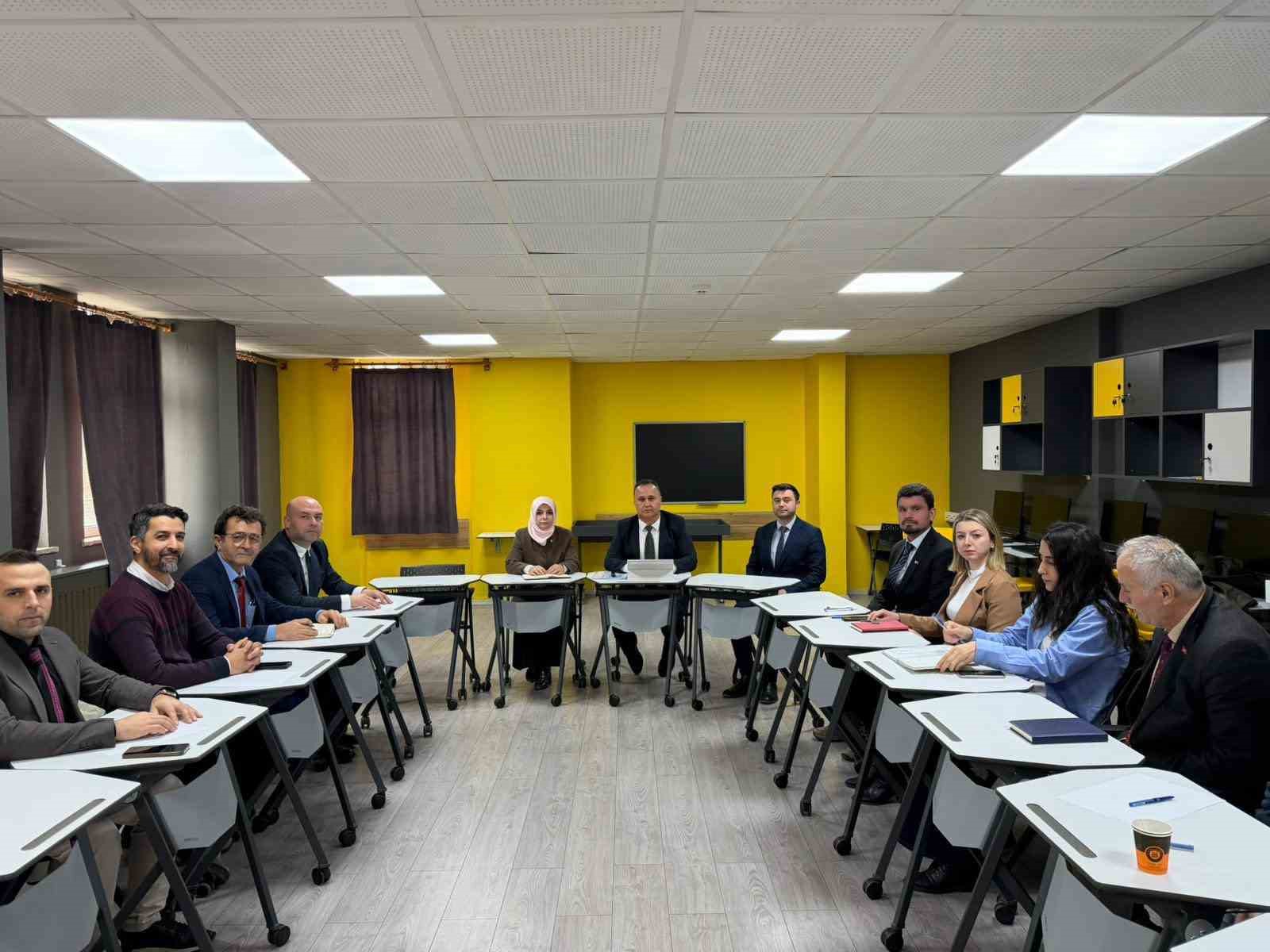 Yığılca’da eğitim yöneticileriyle istişare toplantısı
Yığılca’da eğitim yöneticileriyle istişare toplantısı