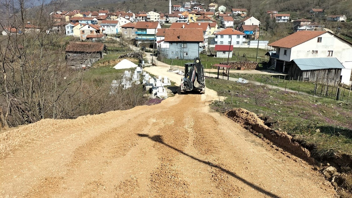 Yığılca’da köy yollarında çalışmalar sürüyor
