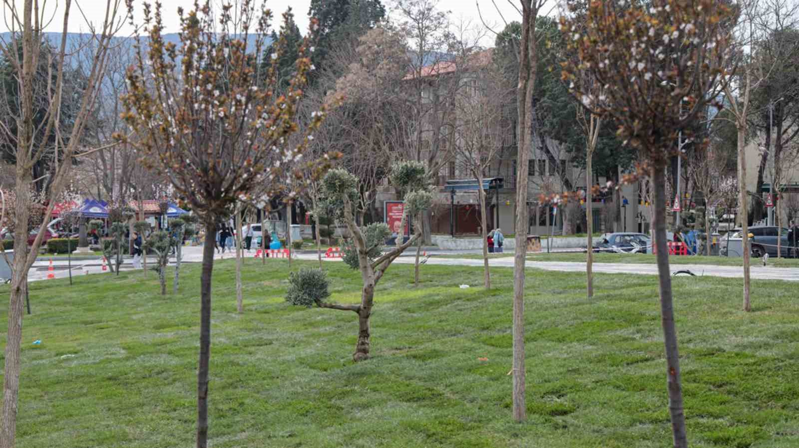 Yıkılan işhanı alanında çevre düzenlemesi tamamlandı
