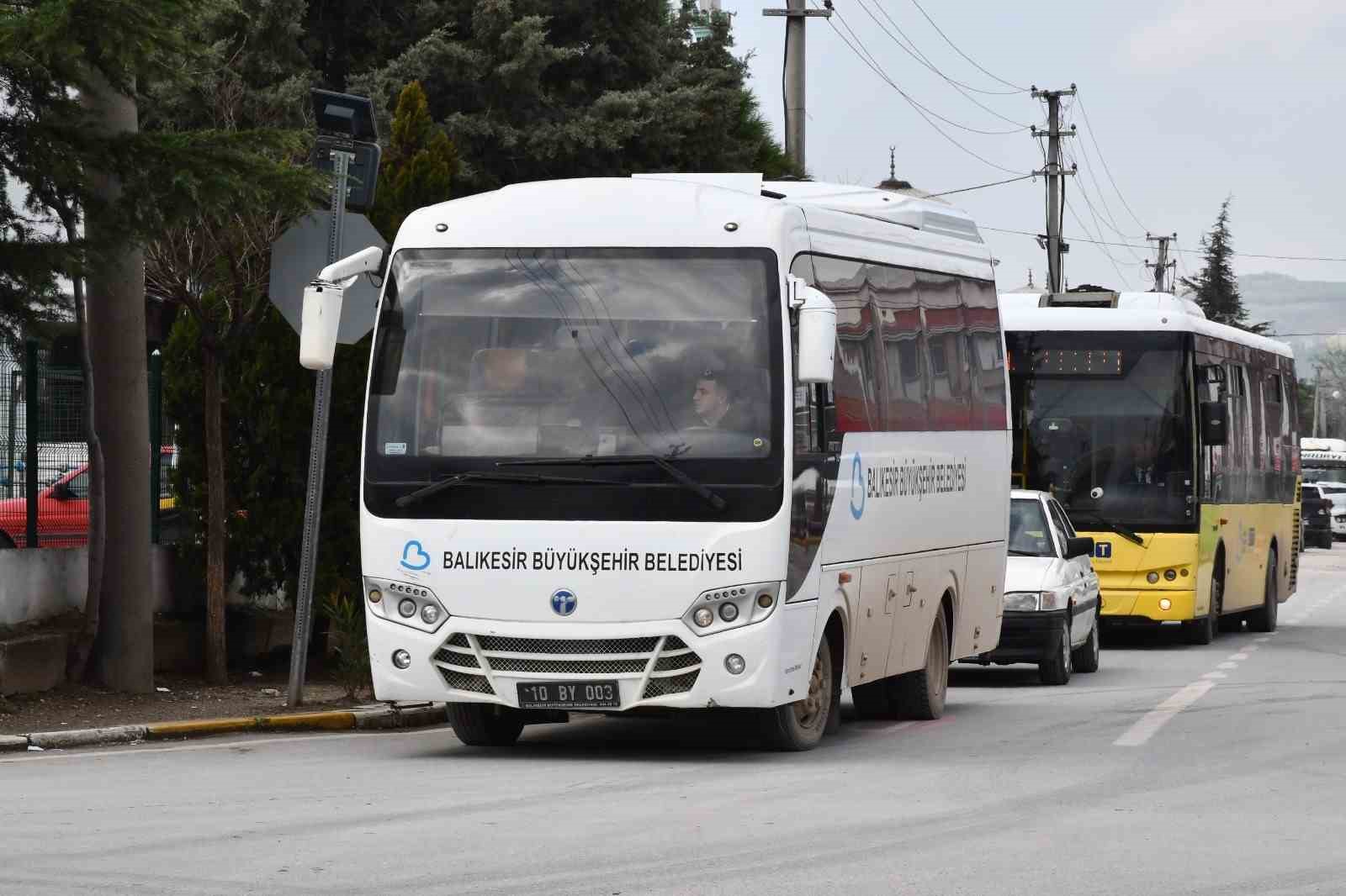 Yıkılan köprü için Büyükşehirden vatandaşa ulaşım kolaylığı
