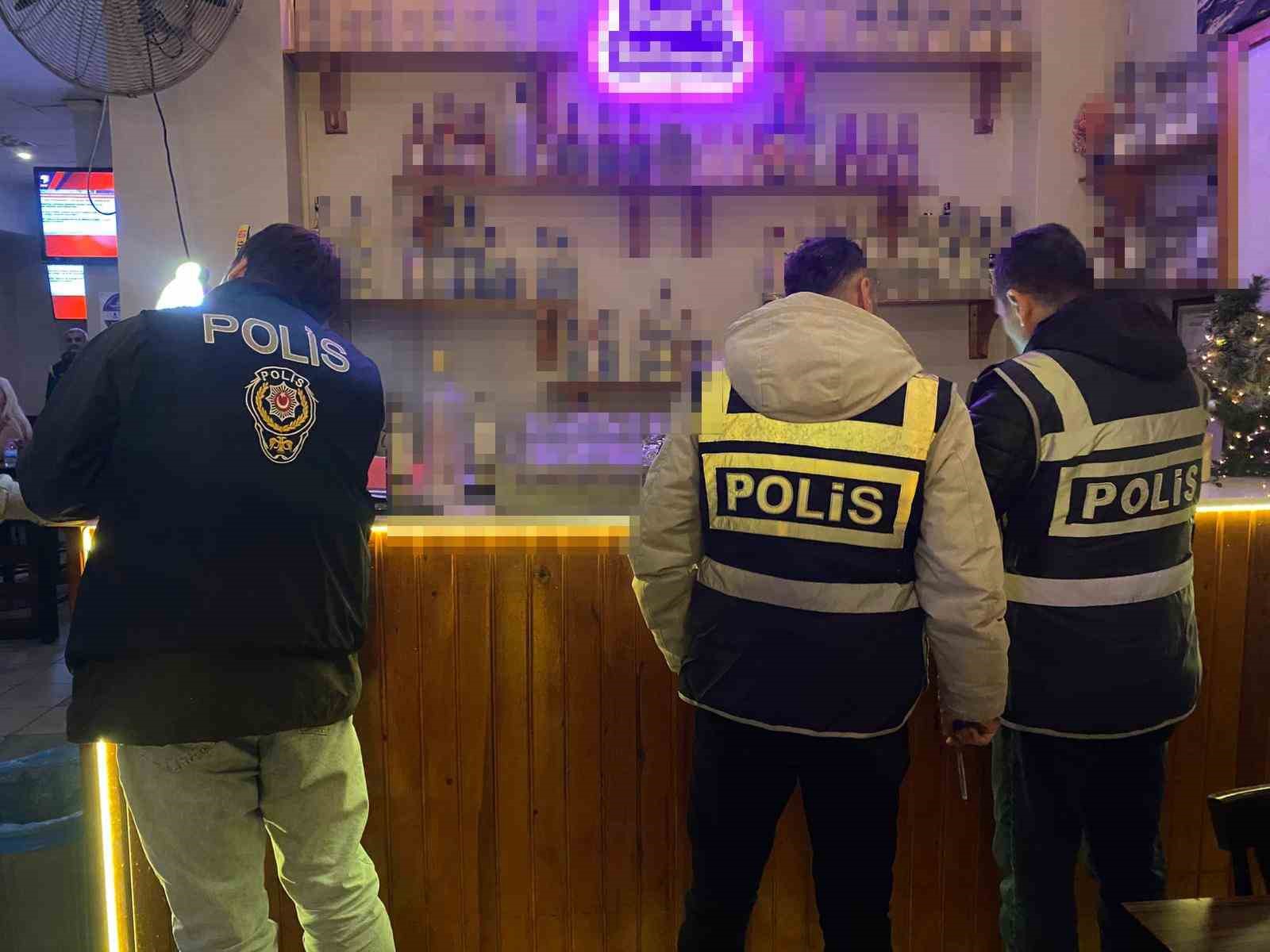 Yılbaşı öncesi, Bursa polisinden eş zamanlı sahte alkol denetimi

