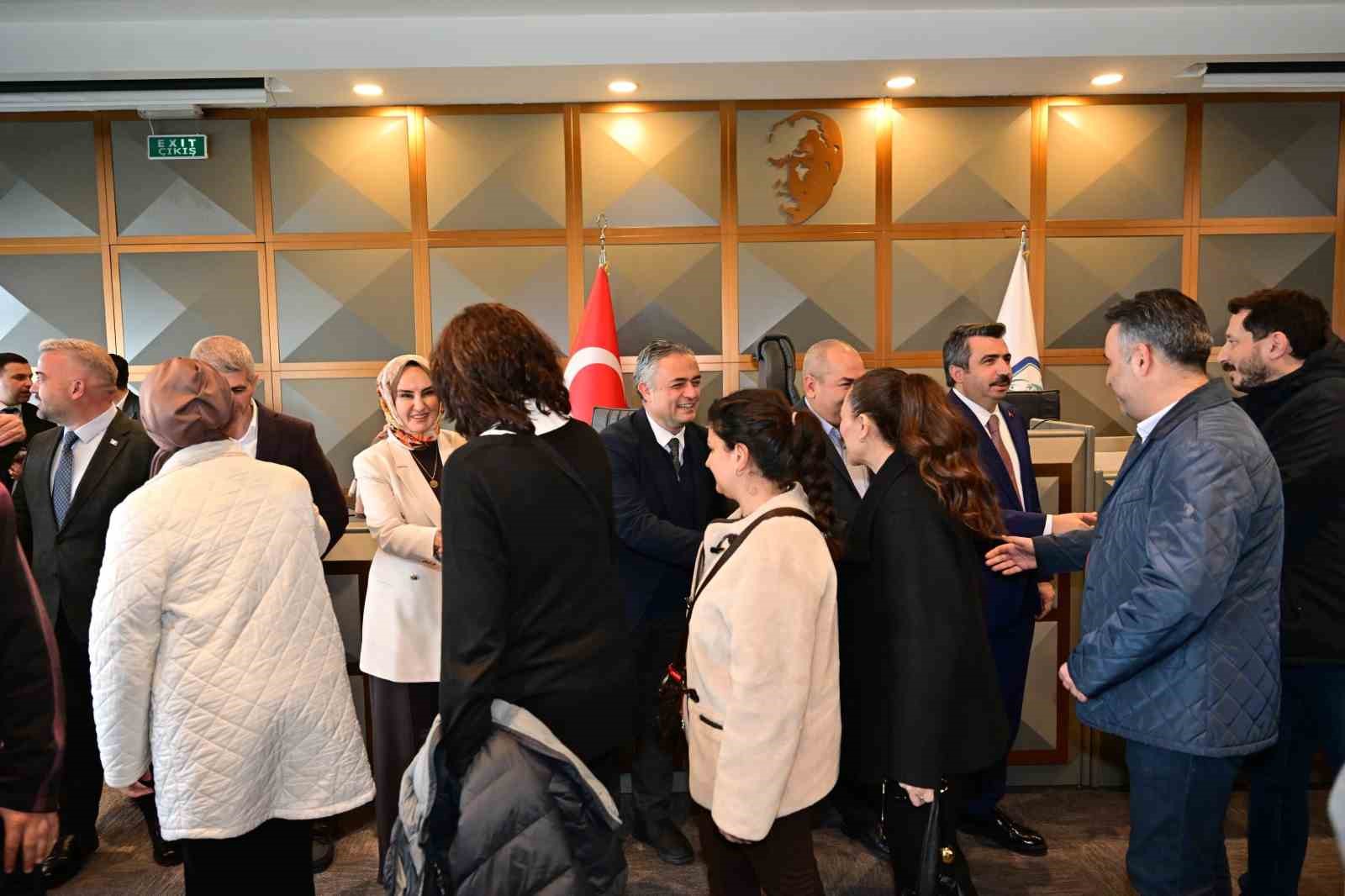 Yıldırım Belediye Başkanı Yılmaz, çalışanlarla bayramlaştı
