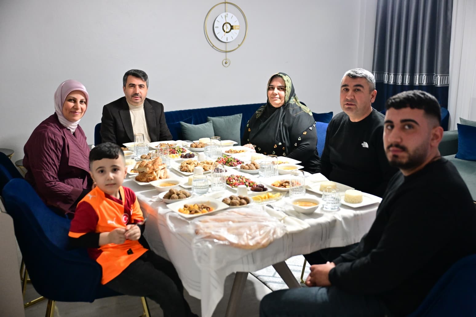 Yıldırım Belediye Başkanı Yılmaz, iftarda şehit er Samet Çaldır’ın ailesine misafir oldu
