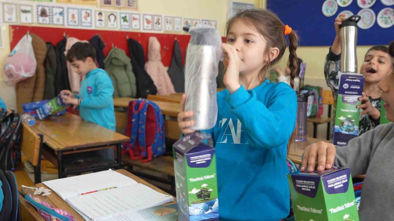 Yıldırım’da plastiğe fren: 31 okula arıtma, 32 bin öğrenciye matara
