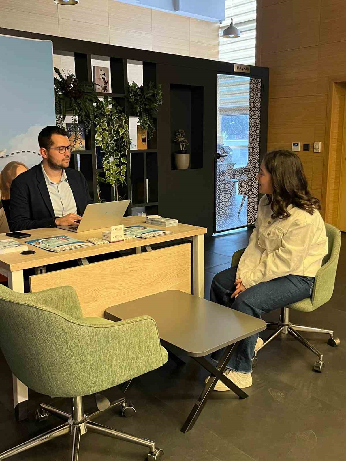 Yıldırım’dan gençlere yurt dışı eğitim danışmanlığı
