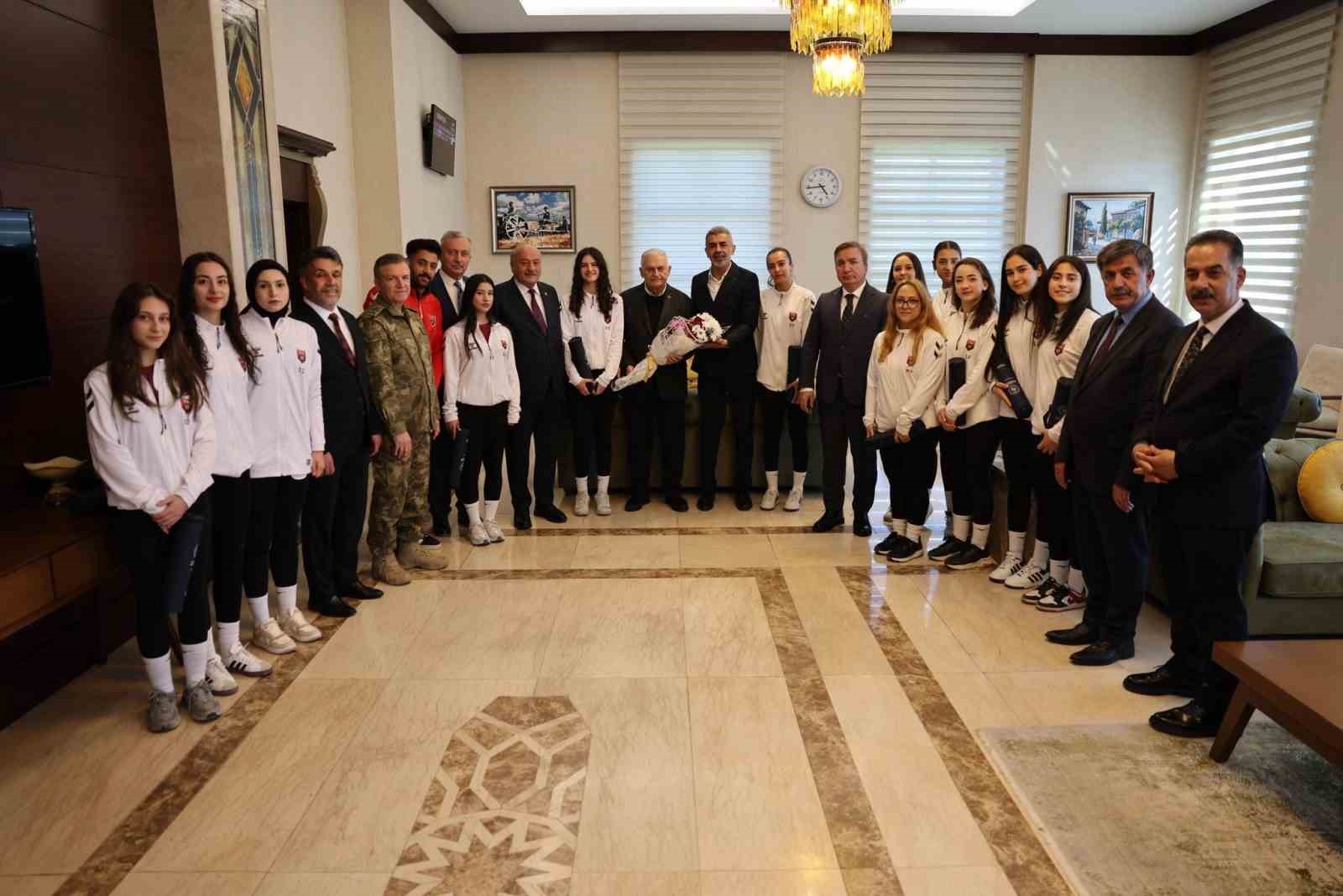 Yıldırım’dan Türkiye Şampiyonası’na katılacak voleybolculara tebrik
