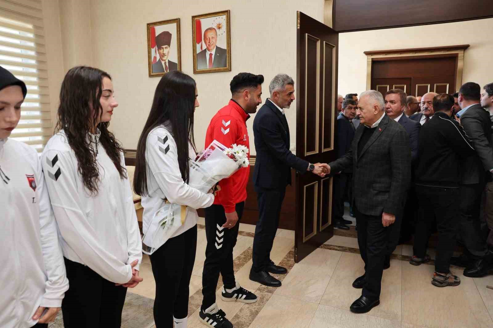 Yıldırım’dan Türkiye Şampiyonası’na katılacak voleybolculara tebrik
