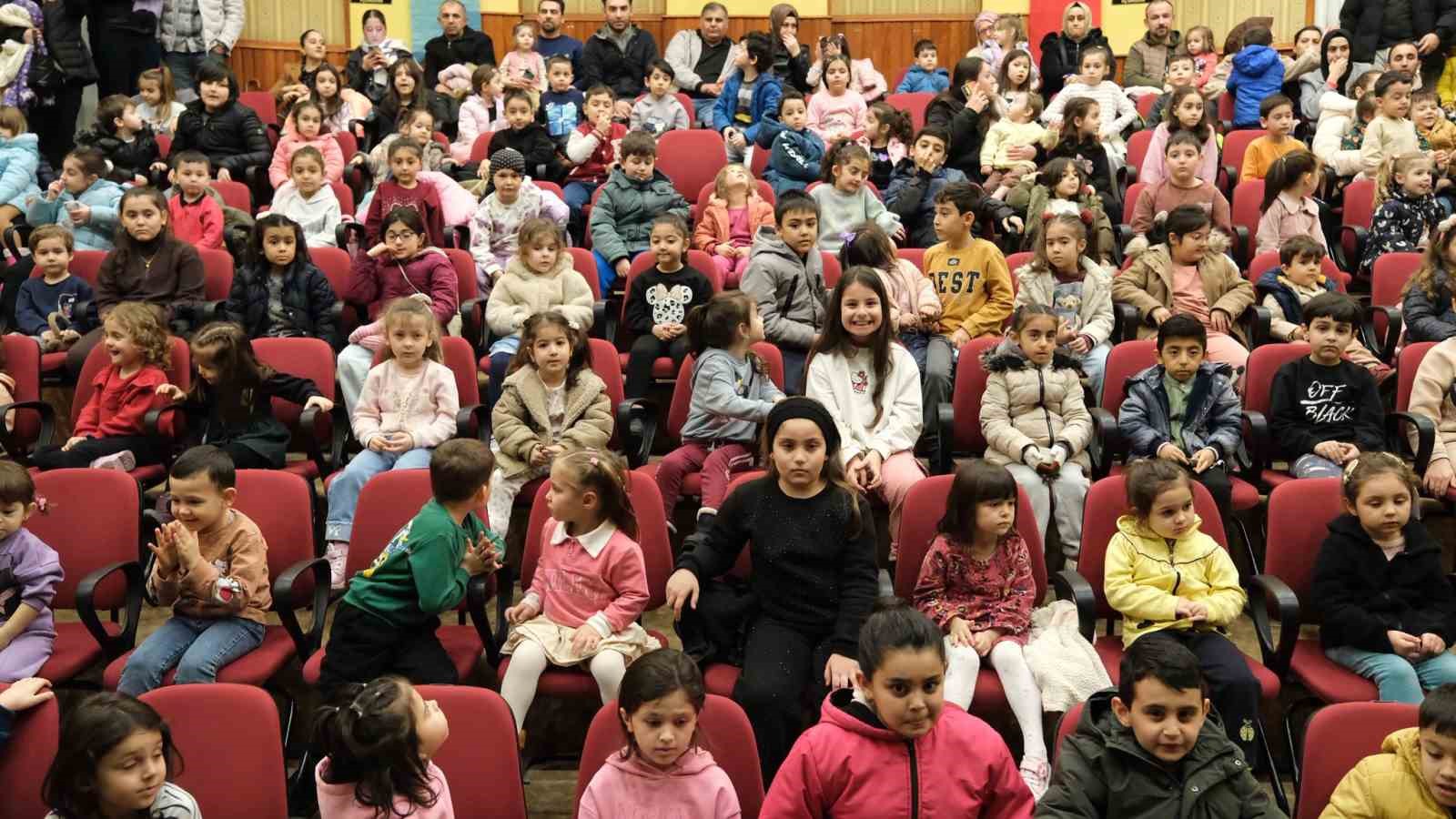 Yıldırımlı çocuklara ücretsiz tiyatro
