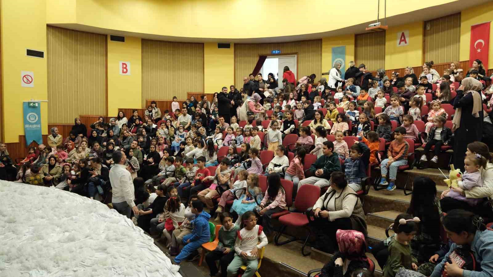 Yıldırımlı çocukların tiyatro keyfi
