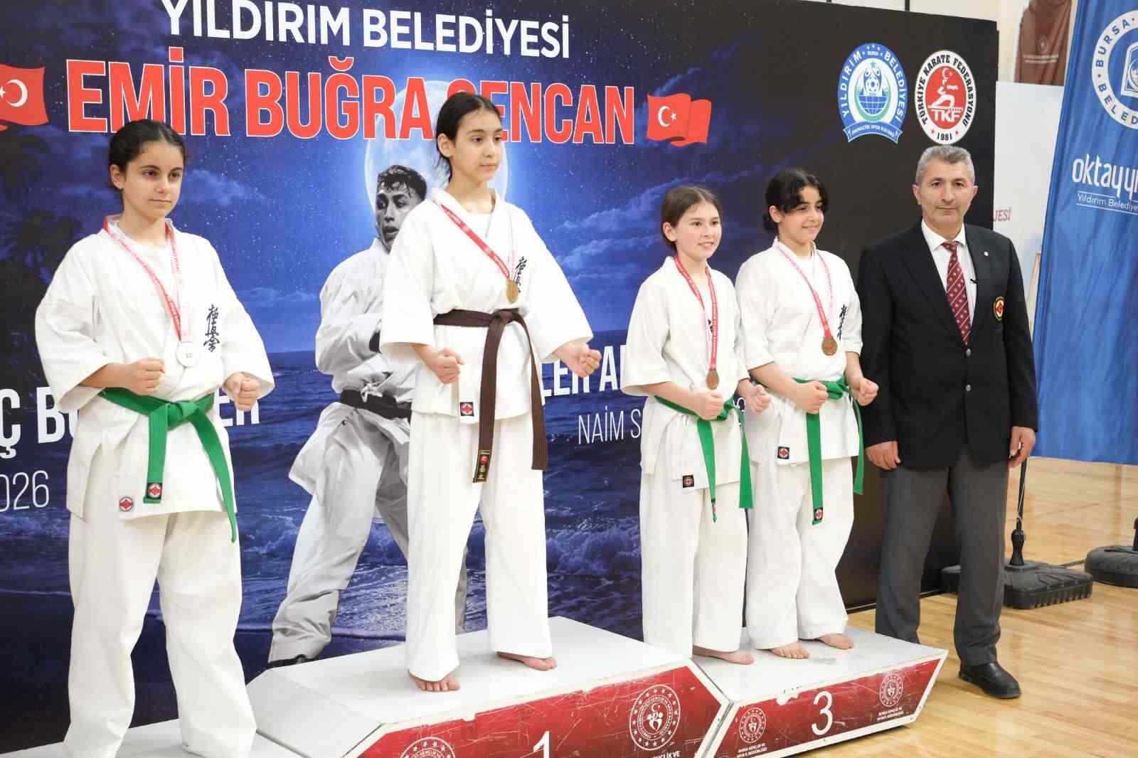 Yıldırımlı karatecilerden madalya yağmuru
