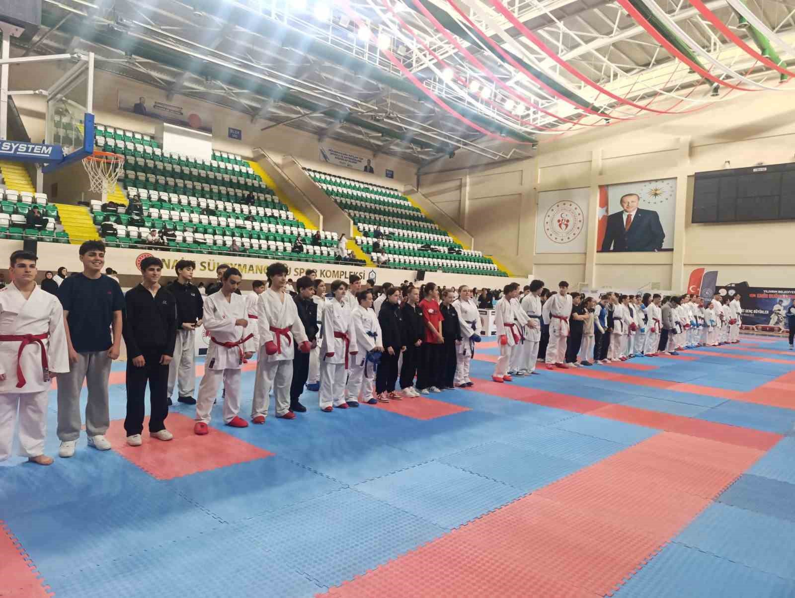 Yıldırımlı karatecilerden madalya yağmuru
