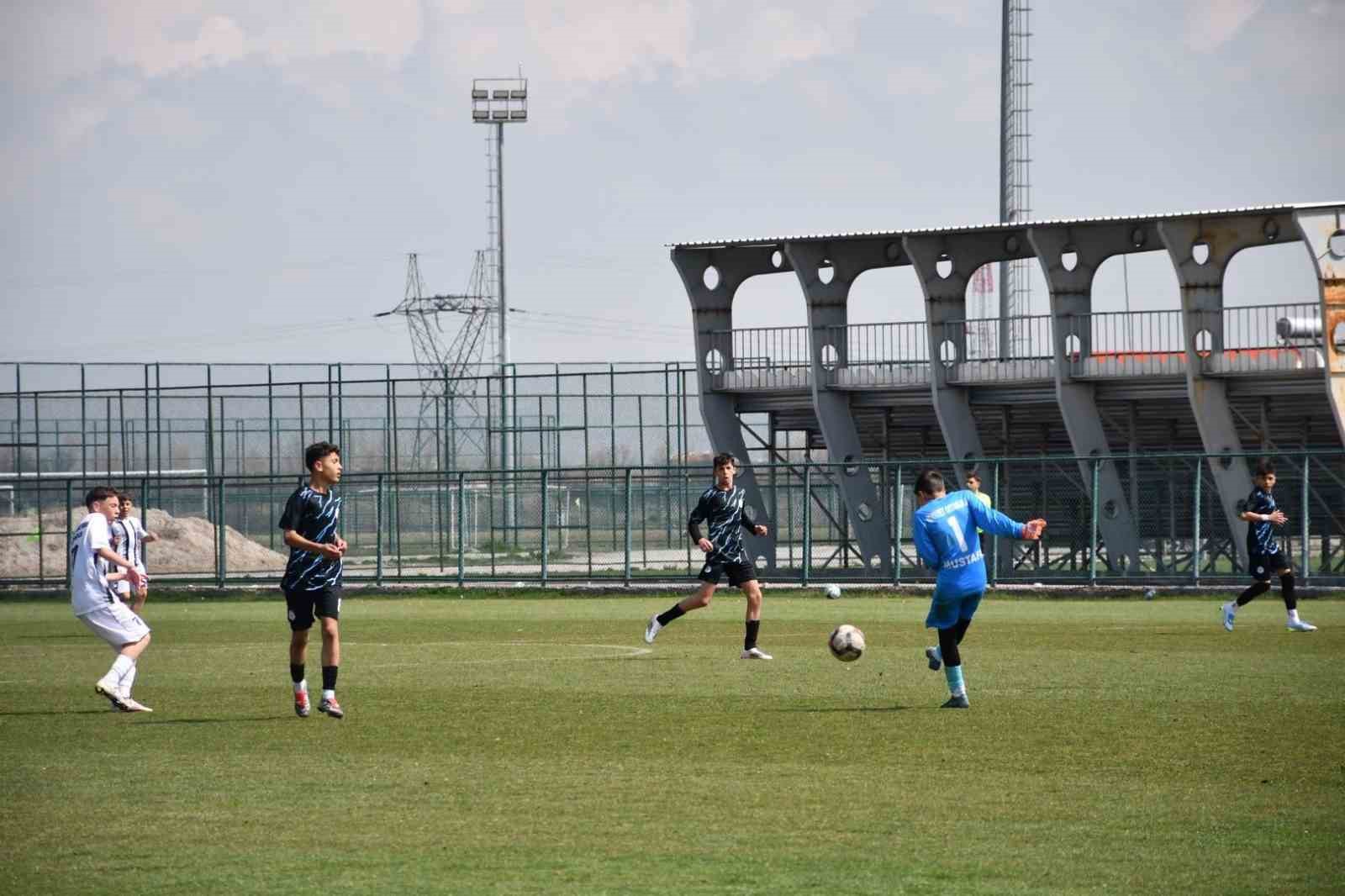 ’Yıldızlar Futbol Yarı Final Müsabakaları’ başladı
