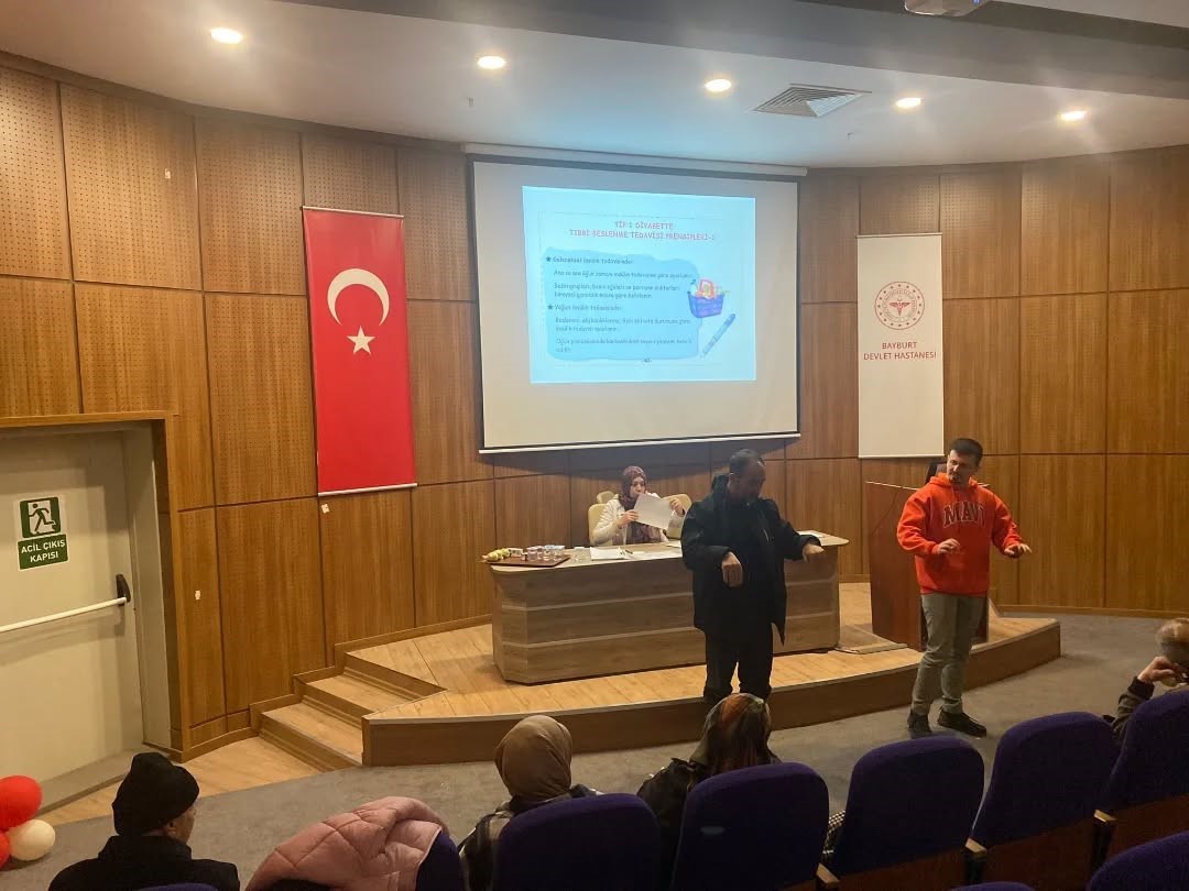 Yılın ilk diyabet okulu eğitimi yoğun katılımla gerçekleştirildi
