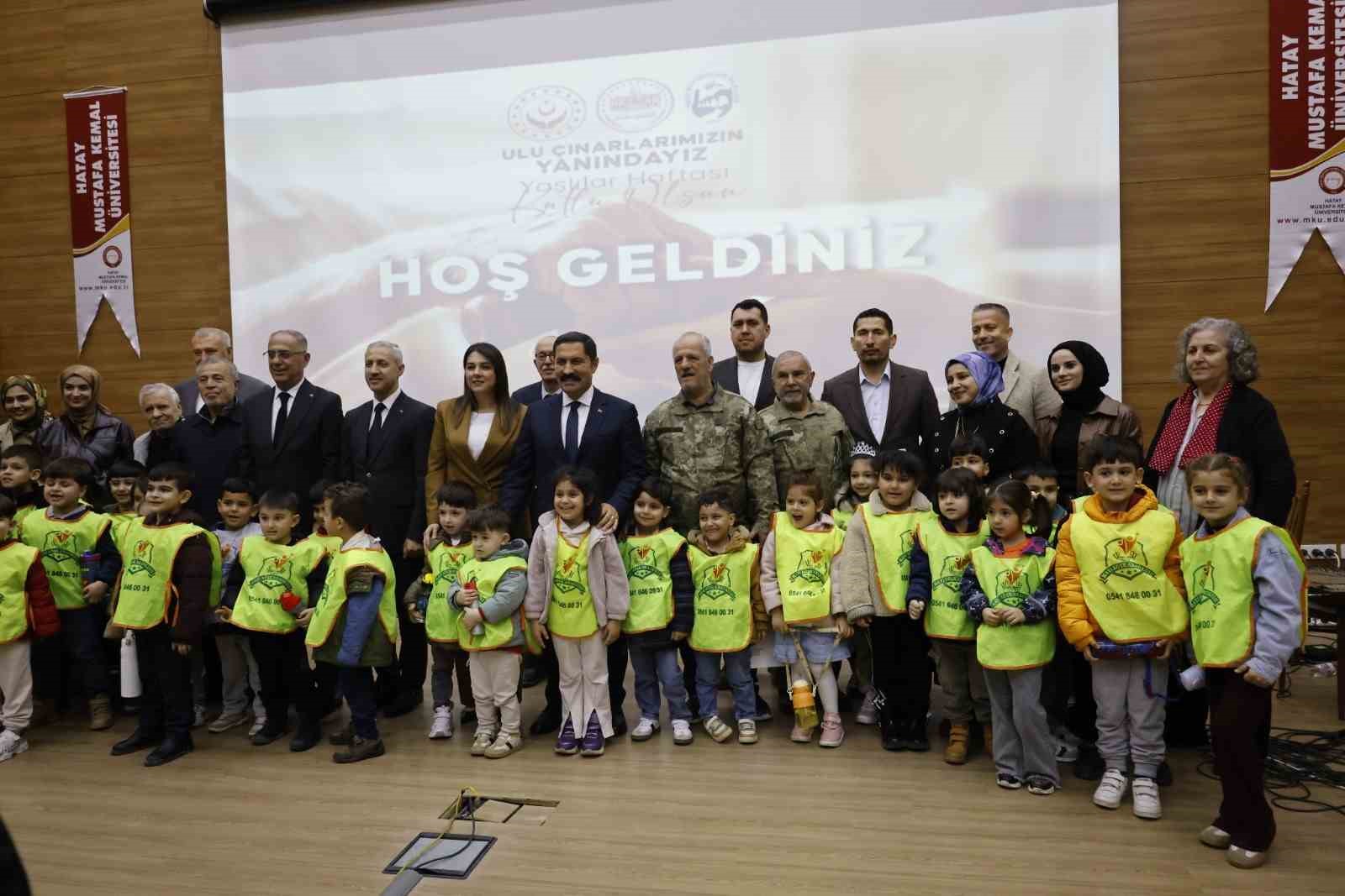 Yıllar sonra yeniden kamuflaj giyen yaşlılar, şiir okuyup duygu dolu anlar yaşadılar
