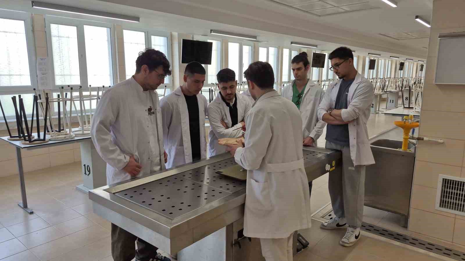 Yıllarca hasta iyileştiren doktor, öldükten sonra tıp eğitimine katkı sağlayacak
