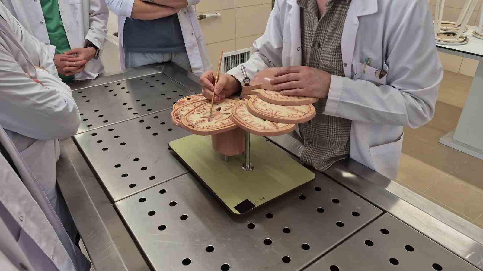 Yıllarca hasta iyileştiren doktor, öldükten sonra tıp eğitimine katkı sağlayacak
