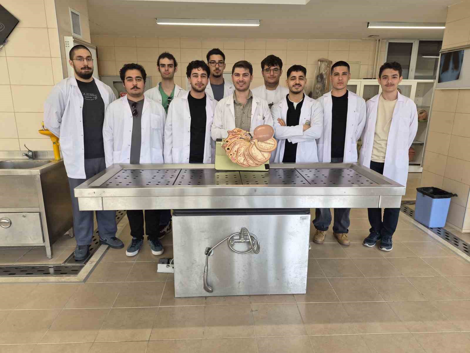 Yıllarca hasta iyileştiren doktor, öldükten sonra tıp eğitimine katkı sağlayacak
